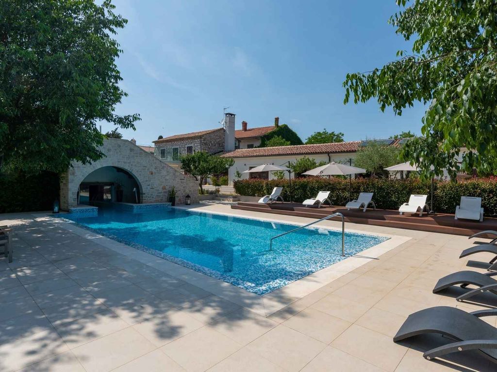 Villa mit beheiztem Pool, Whirlpool und Sauna
