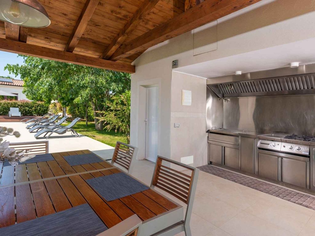 Villa mit beheiztem Pool, Whirlpool und Sauna