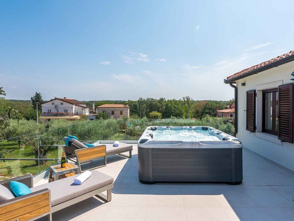 Villa mit beheiztem Pool, Whirlpool und Sauna