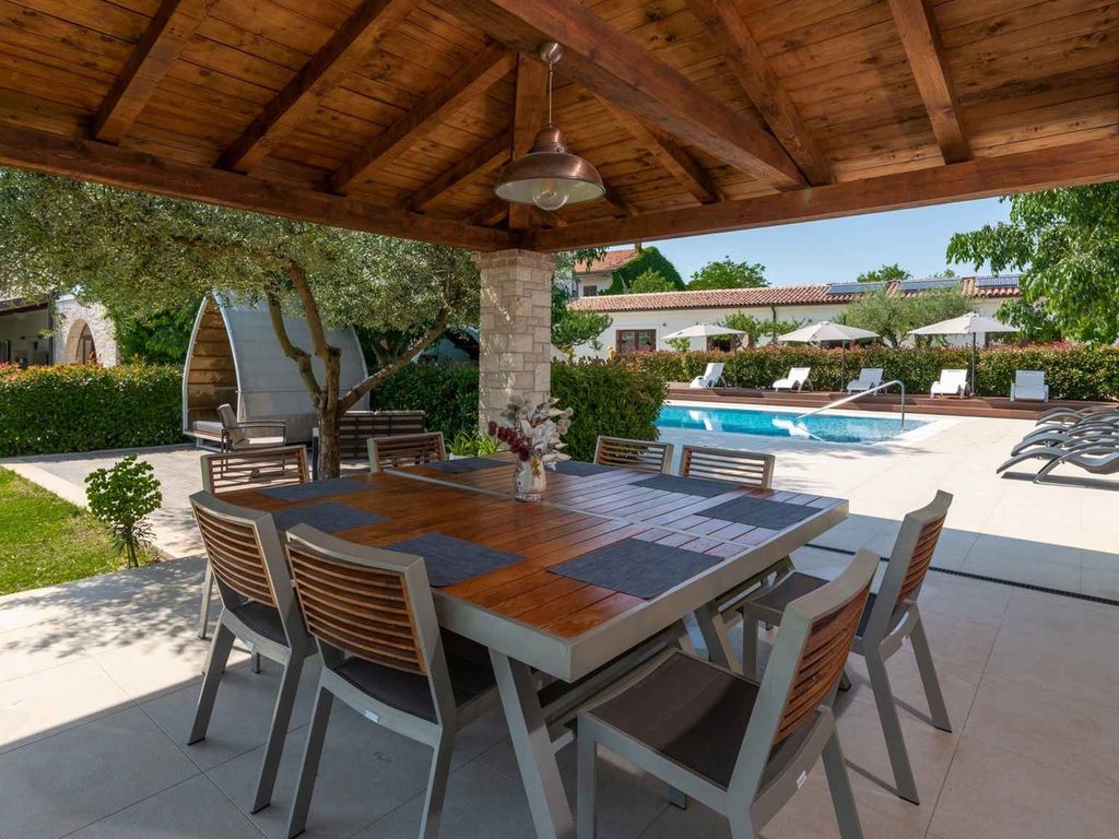 Villa mit beheiztem Pool, Whirlpool und Sauna
