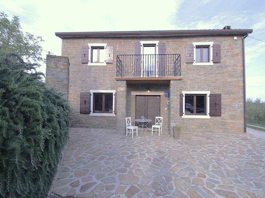 Villa mit Swimmingpool und Grillterrasse