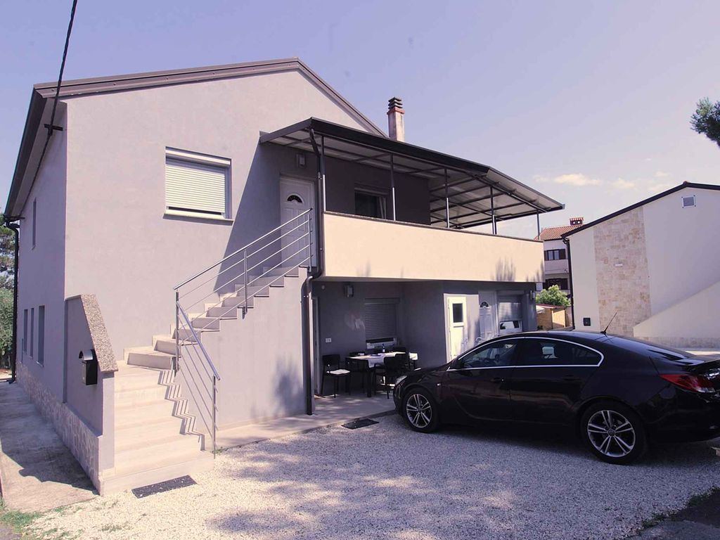 Studio mit Parkplatz