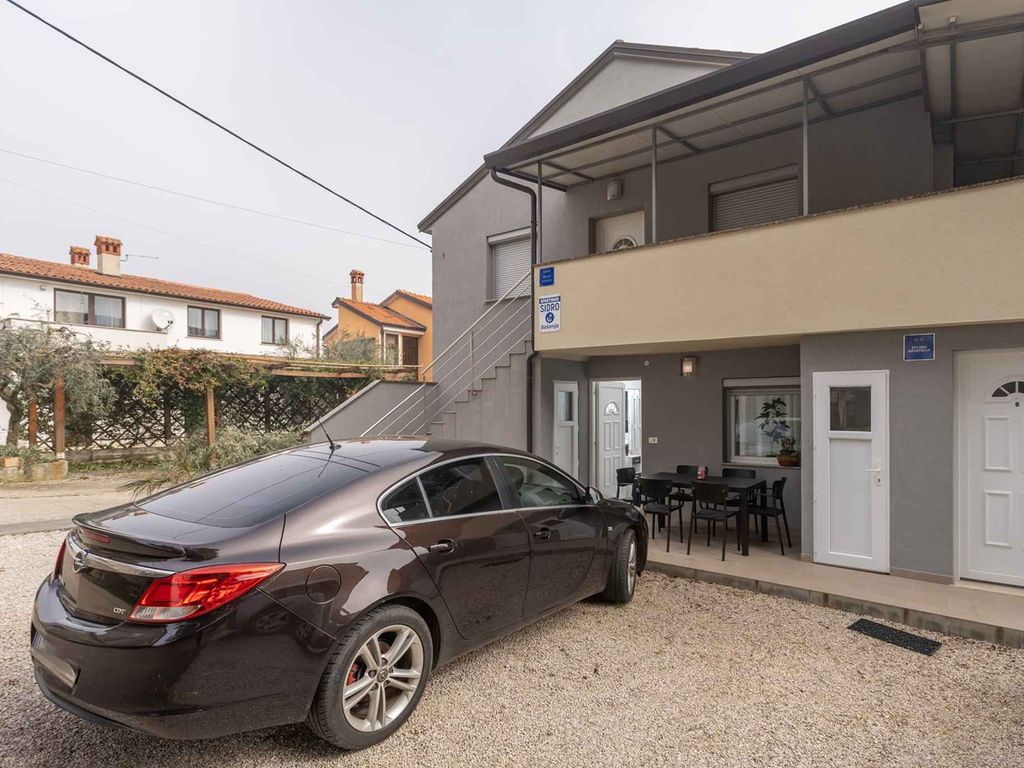 Studio mit Parkplatz