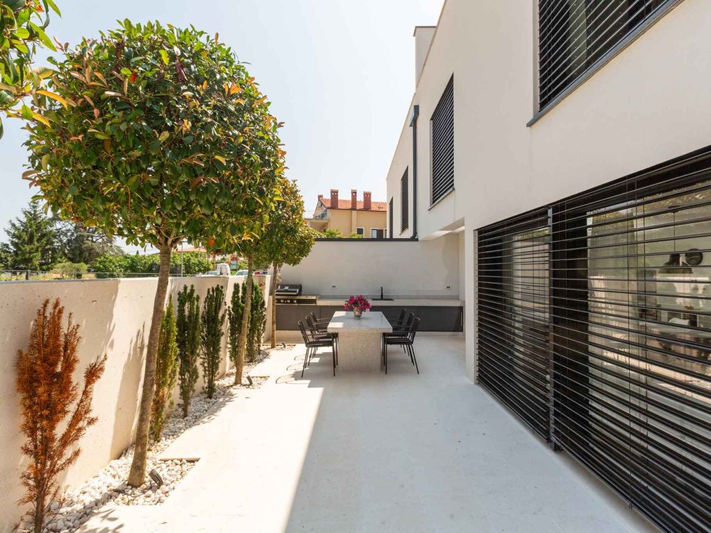 Villa mit Terrasse