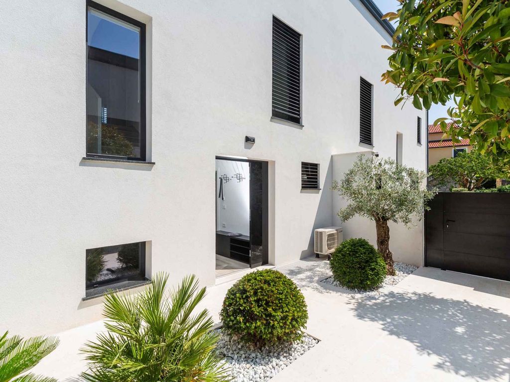 Villa mit Terrasse