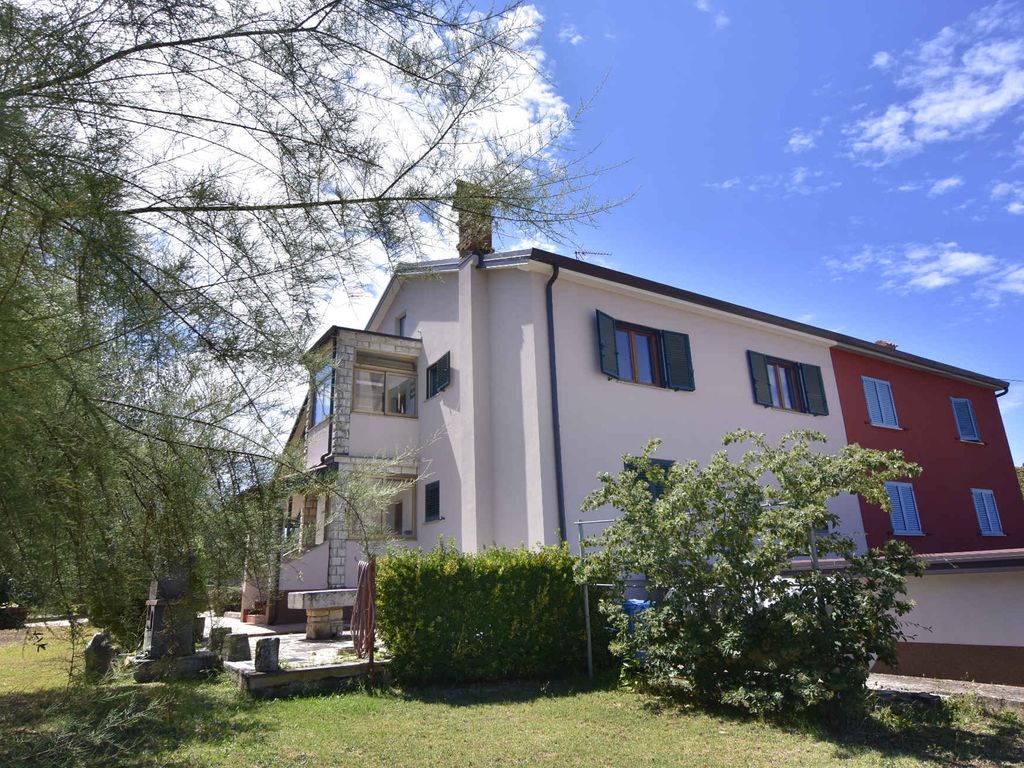 Ferienwohnung mit zwei Schlafzimmern und einem Balkon in einer ruhigen Gegend in der Nähe von Umag