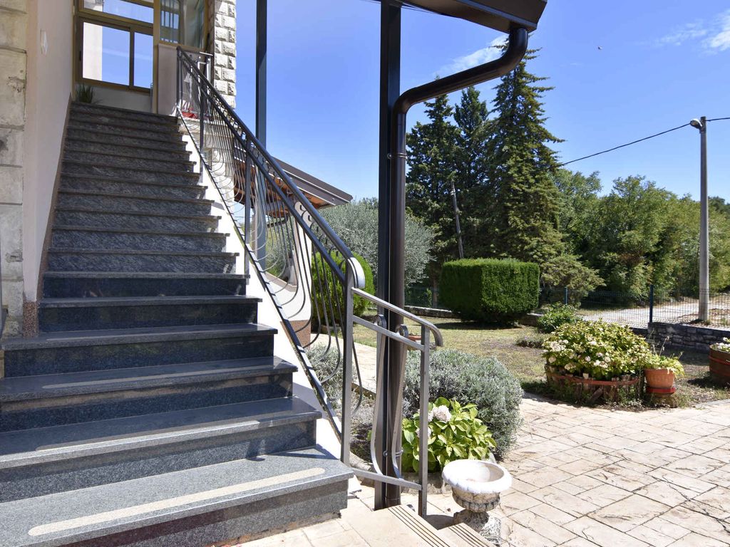 Ferienwohnung mit zwei Schlafzimmern und einem Balkon in einer ruhigen Gegend in der Nähe von Umag