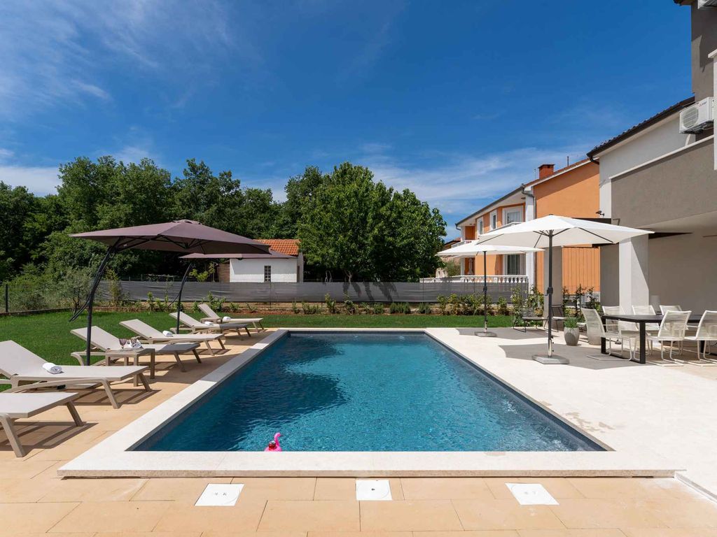 Ferienhaus mit Pool