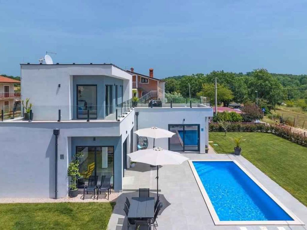 Ferienhaus mit Pool
