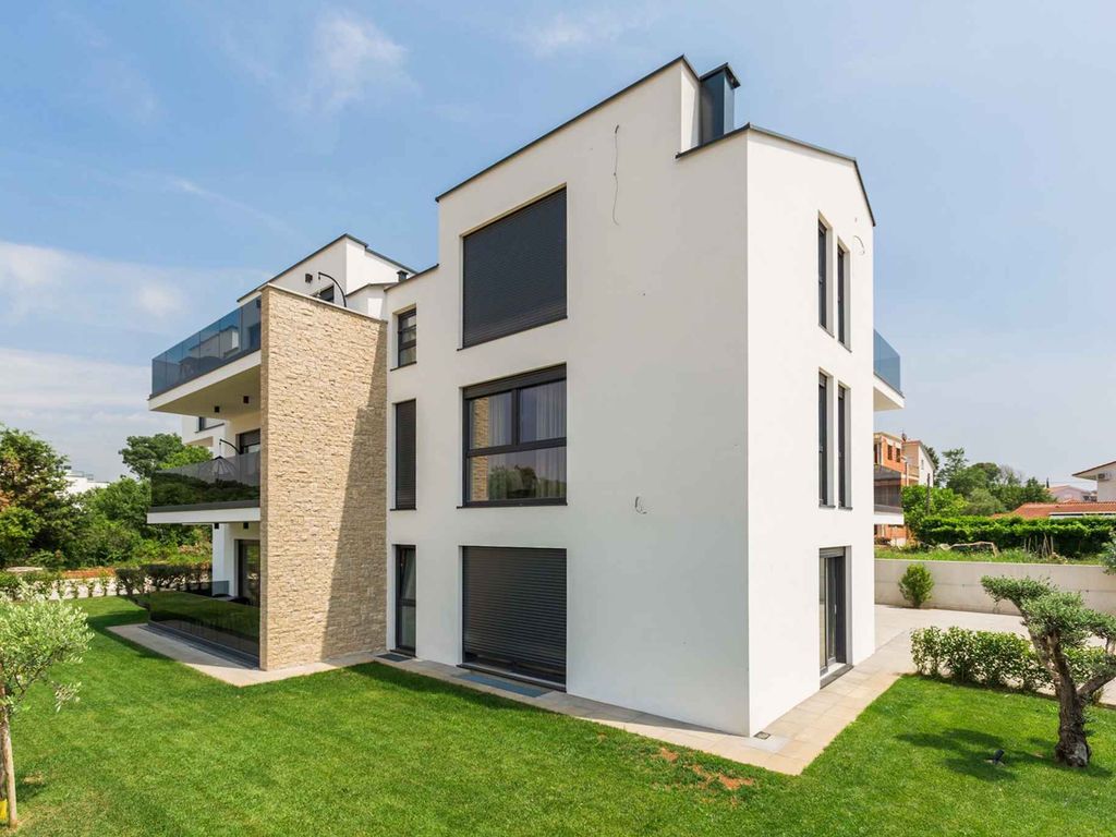 Ferienwohnung Penthouse Apartment Valla