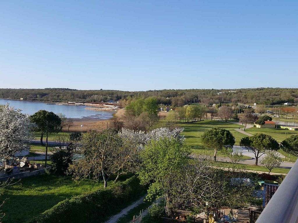 Ferienwohnung mit Terrasse, Meerblick und Klimaanlage