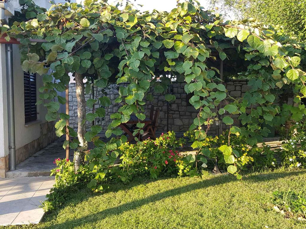 Ferienhaus mit schönem Garten