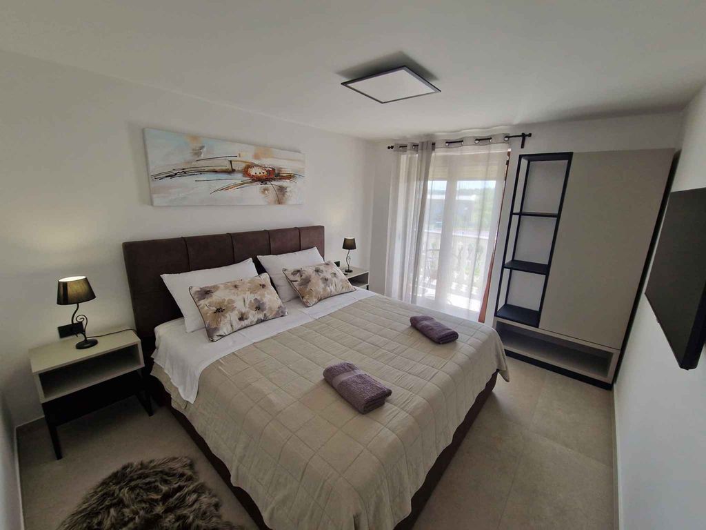 Ferienwohnung modern eingerichtet mit gemeinsamen Garten und Grill