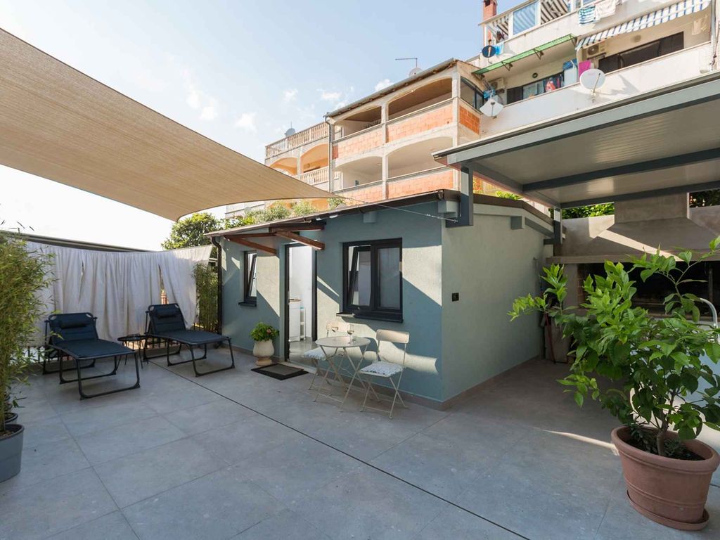 Studio mit Klimaanlage und Terrasse