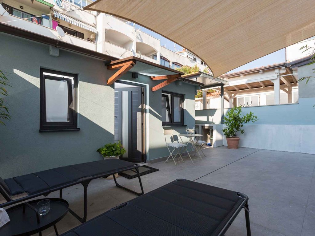 Studio mit Klimaanlage und Terrasse