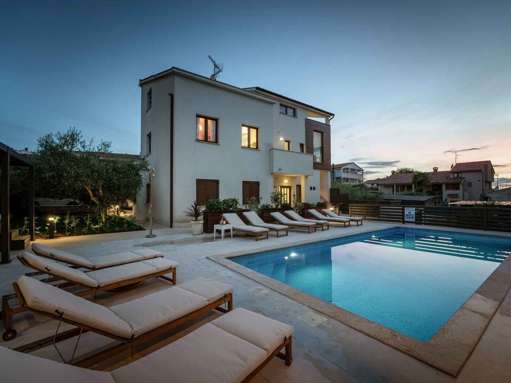 Ferienwohnung mit Pool nur 100m von Strand