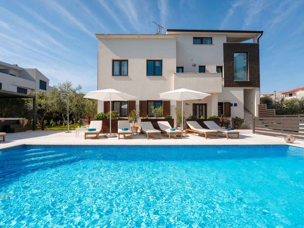 Ferienwohnung mit Pool nur 100m von Strand