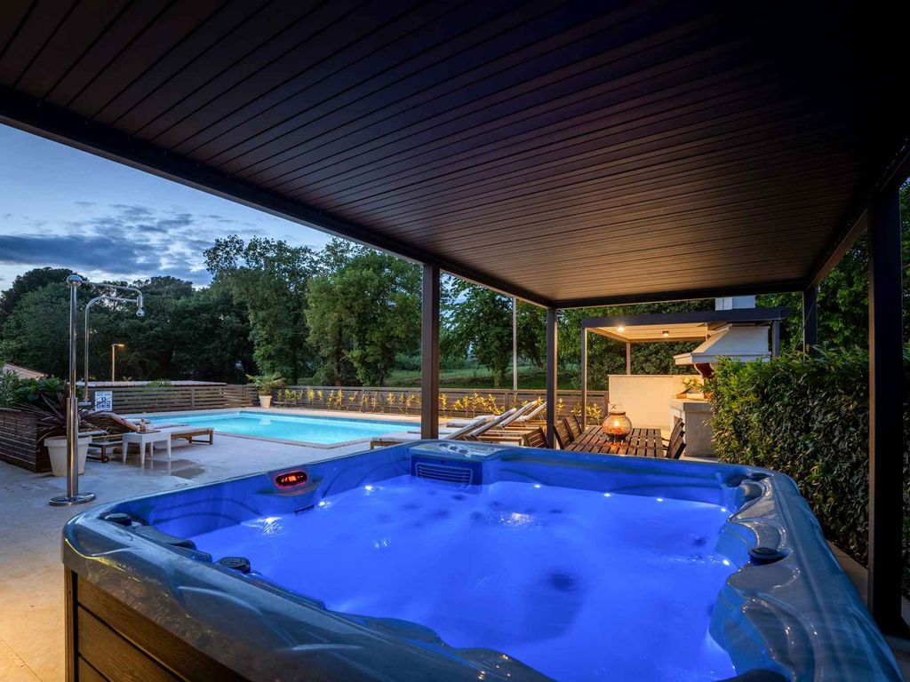 Ferienwohnung mit Pool nur 100m von Strand