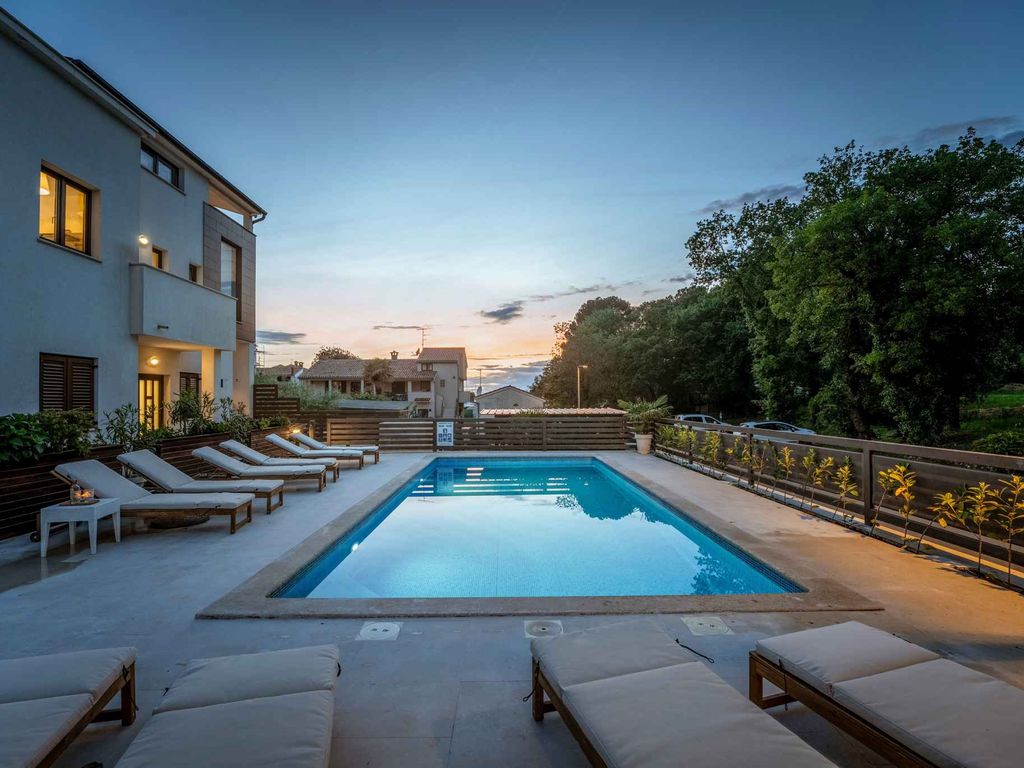 Ferienwohnung mit Pool und 100m vom Strand