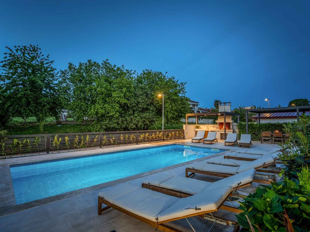 Ferienwohnung mit Pool und 100m vom Strand