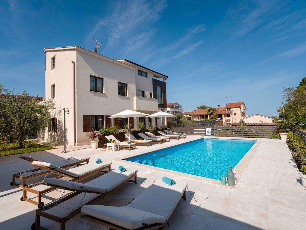 Ferienwohnung mit Pool und 100m vom Strand