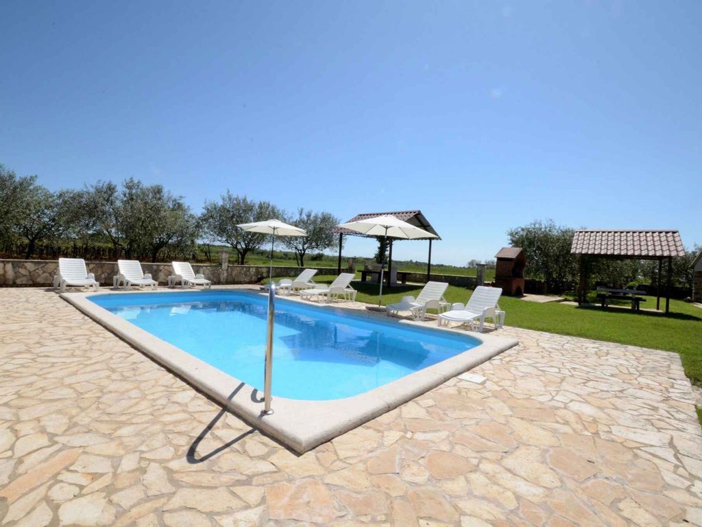 Ferienwohnung Unterkunft in einer ruhigen Lage mit Pool