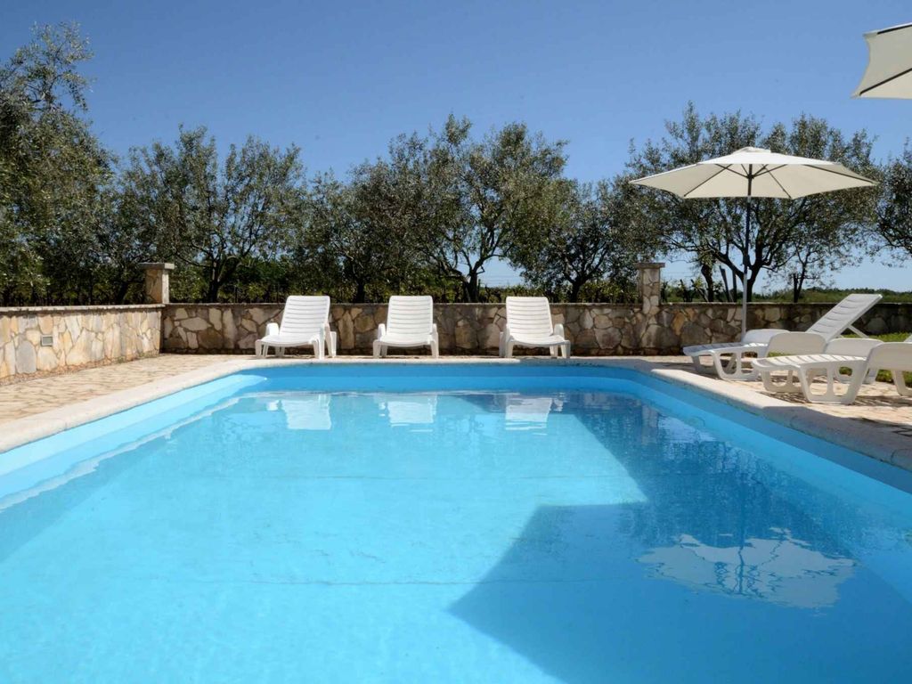 Ferienwohnung Unterkunft in einer ruhigen Lage mit Pool