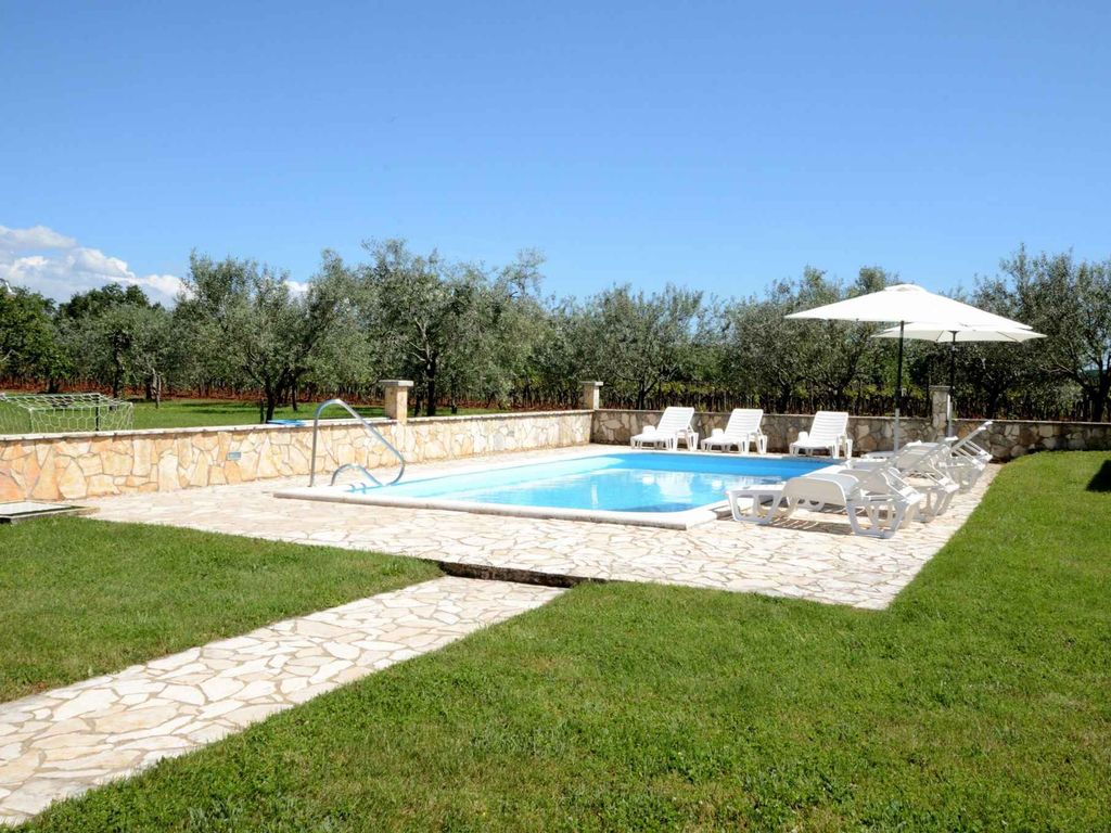 Ferienwohnung Unterkunft in einer ruhigen Lage mit Pool