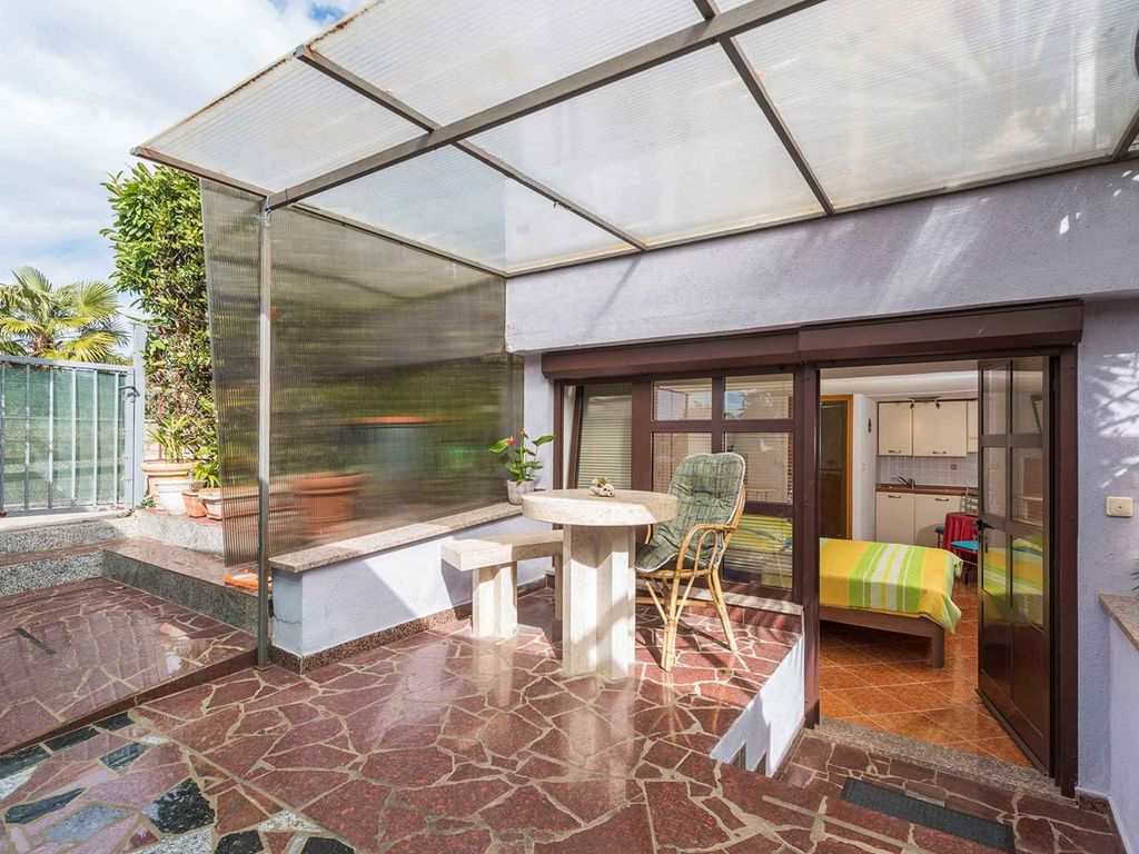 Studio mit Terrasse und Klimaanlage