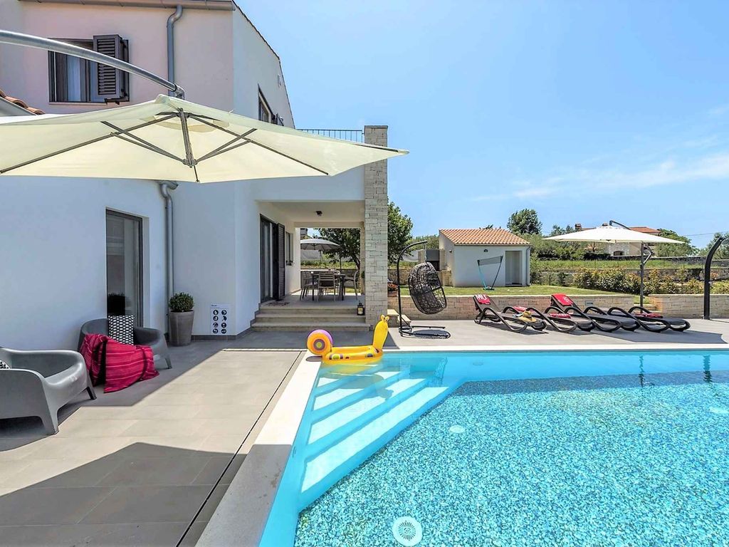 FerienHaus mit Infinity Pool und Whirlpool