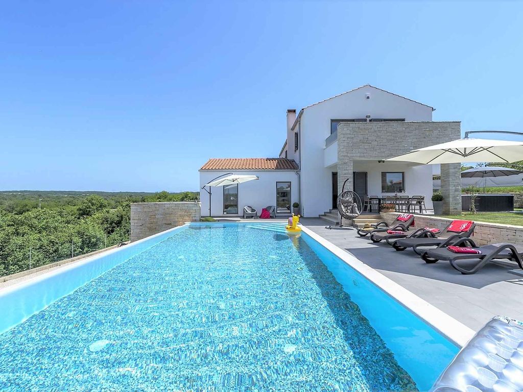 FerienHaus mit Infinity Pool und Whirlpool
