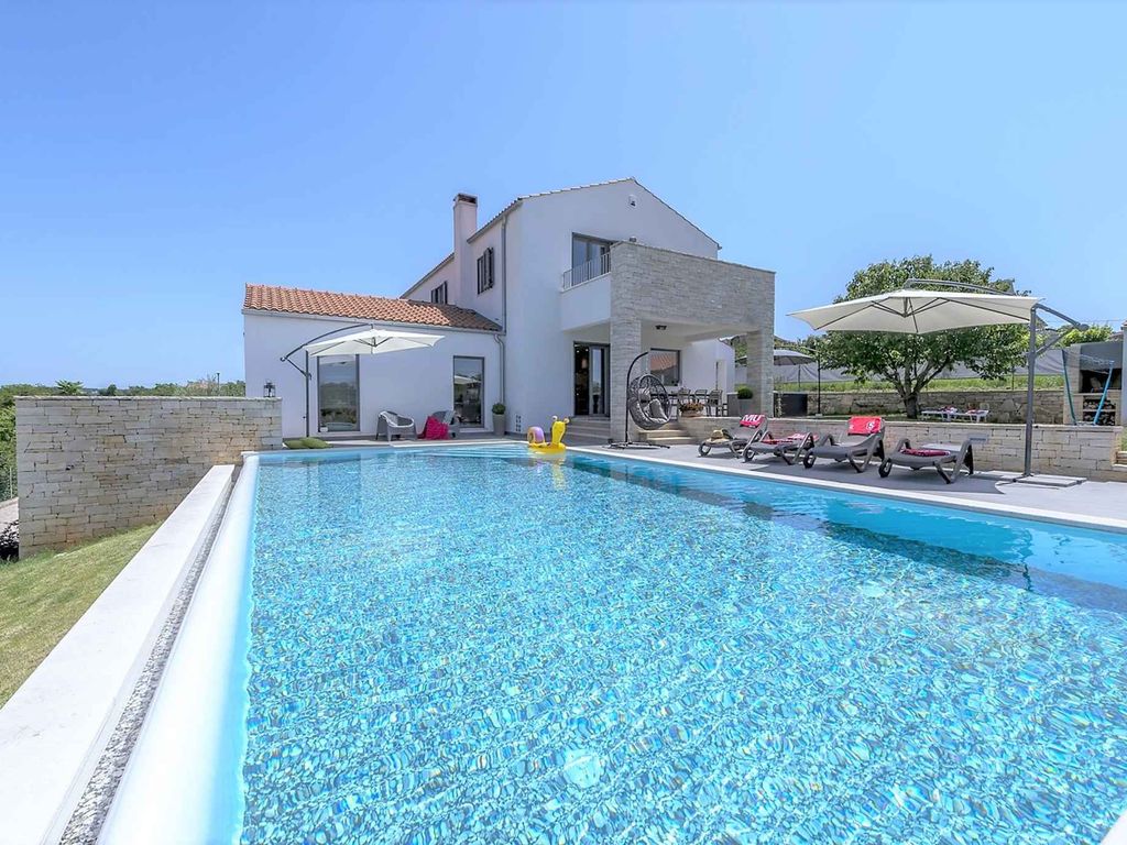 FerienHaus mit Infinity Pool und Whirlpool