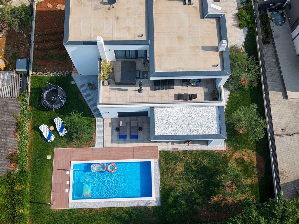 Ferienwohnung mit Whirlpool, Klimaanlage, Garten