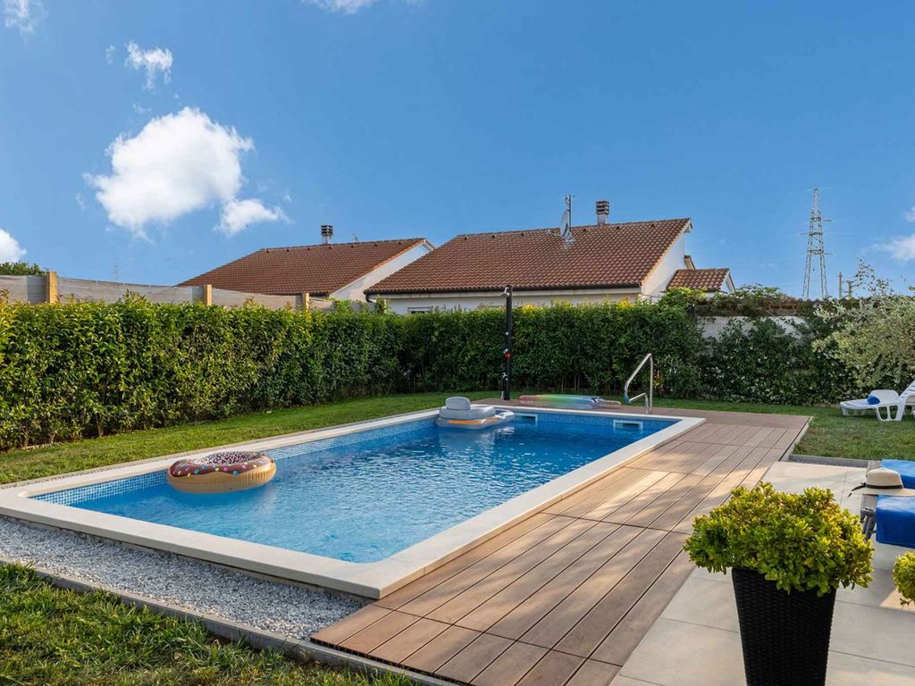 Ferienwohnung mit Whirlpool, Klimaanlage, Garten