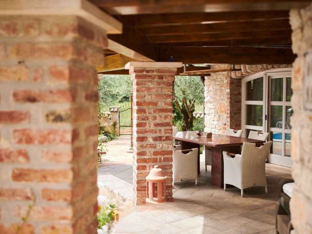 Villa mit Swimmingpool und Grill