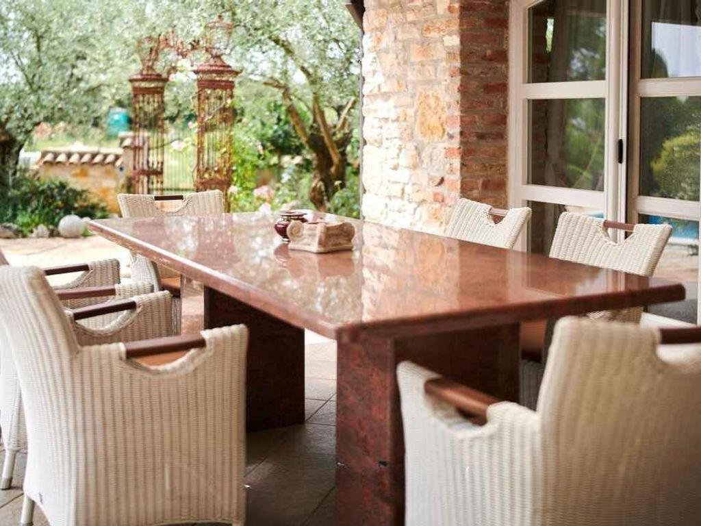 Villa mit Swimmingpool und Grill