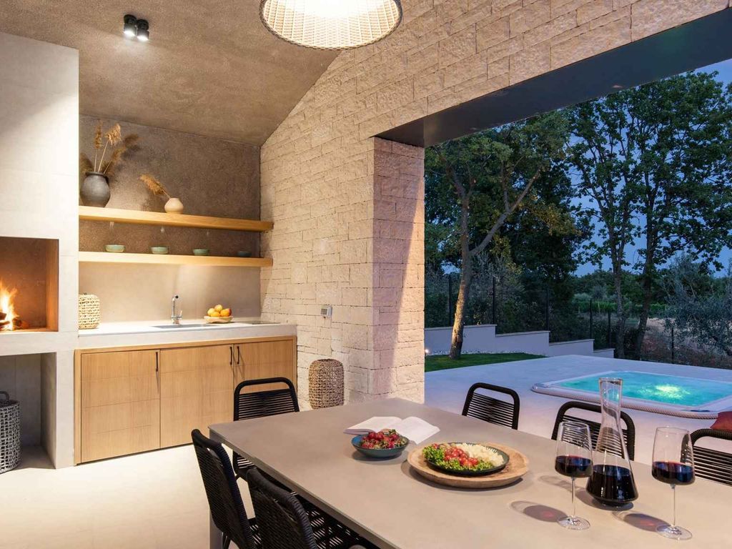 Villa mit Swimmingpool, Whirlpool und Sauna