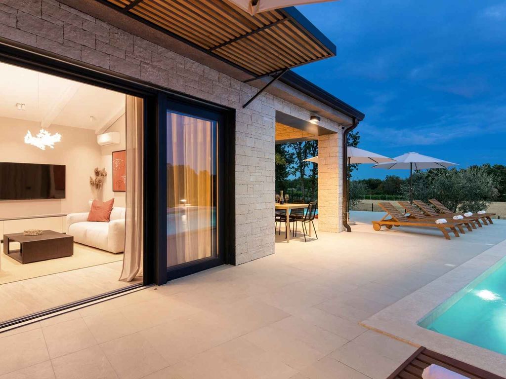 Villa mit Swimmingpool, Whirlpool und Sauna