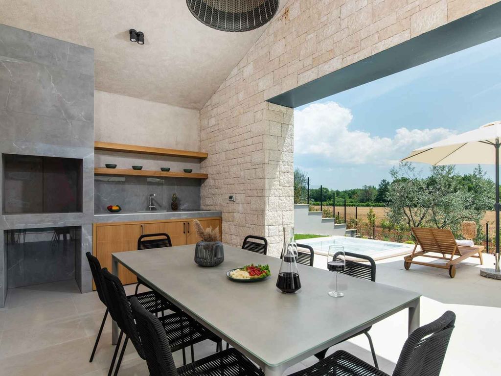 Villa mit Swimmingpool, Whirlpool und Sauna