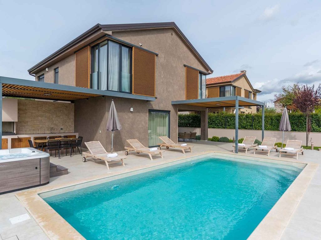 Villa mit Klimaanlage und Pool