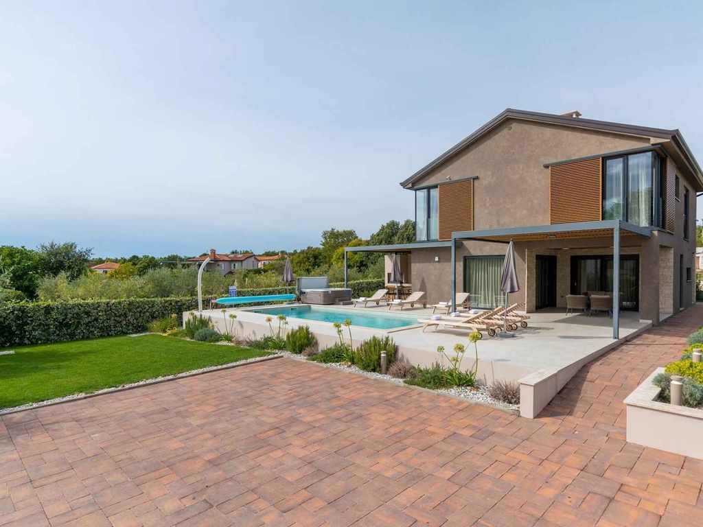 Villa mit Klimaanlage und Pool