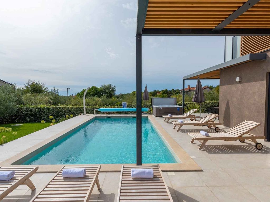 Villa mit Klimaanlage und Pool