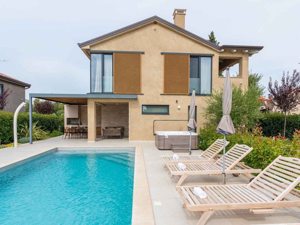 Villa mit Klimaanlage und Pool