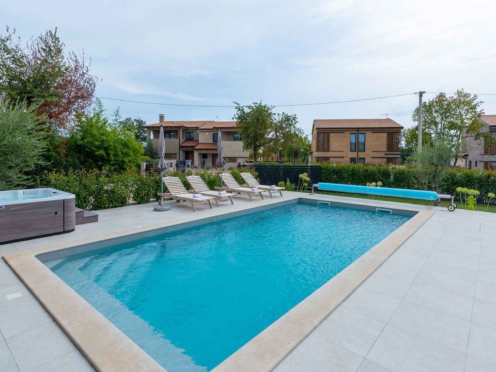 Villa mit Klimaanlage und Pool