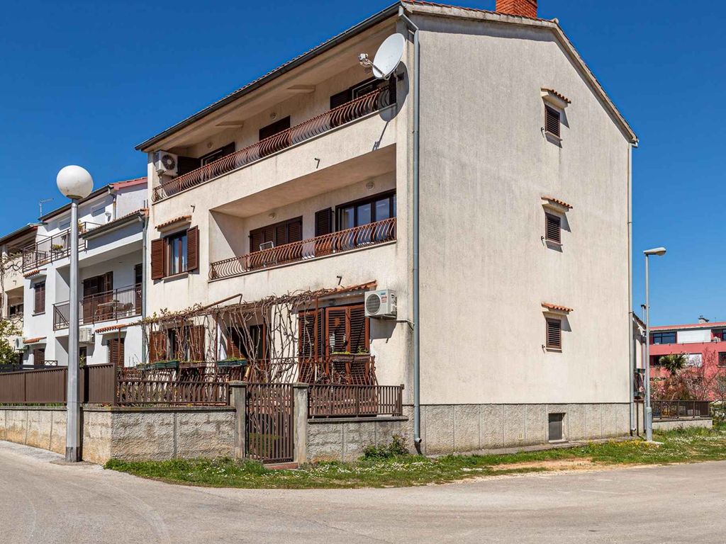 Ferienwohnung mit Klimaanlage und Balkon