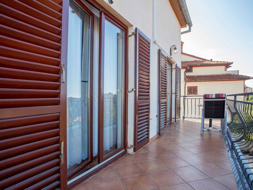 Ferienwohnung mit Balkon, Grillmöglichkeit und Garten in Rovinj