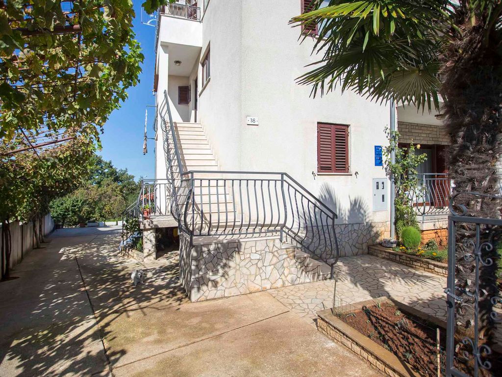 Ferienwohnung mit Balkon, Grillmöglichkeit und Garten in Rovinj