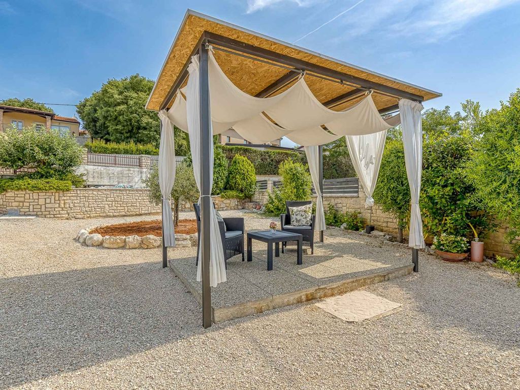 Hütte mit Klimaanlage und Terrasse