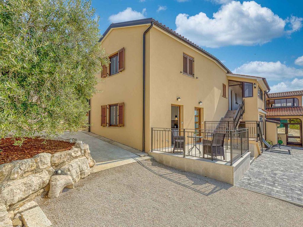 Apartment mit Balkon, Klimaanlage, Wi-Fi, Parkplatz und Blick auf den Garten