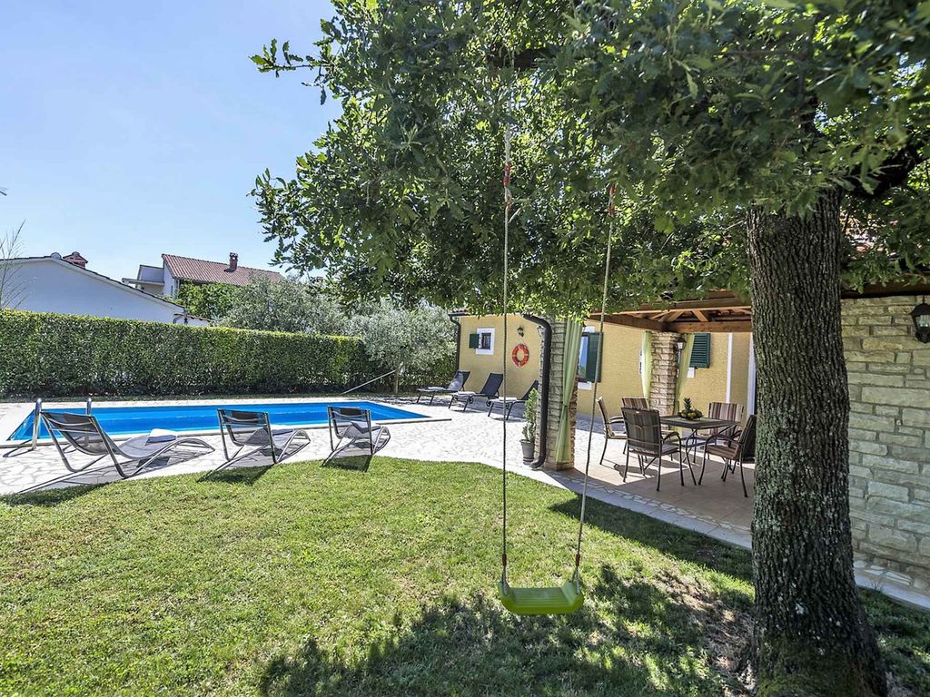 Villa mit Pool und Klimaanlage
